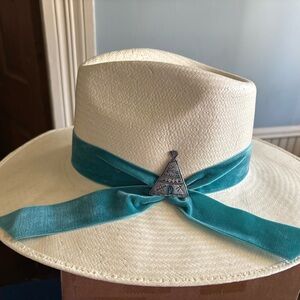 Cream and Teal Natural Straw Women's Hat NWT 
3 3/4” brim 10X